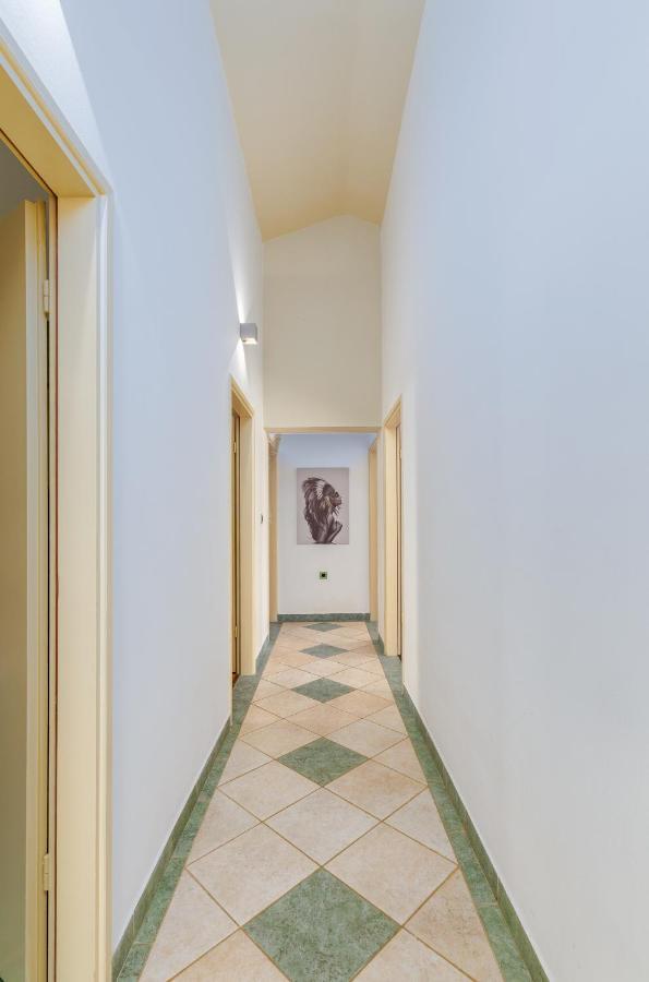 Villa Ostone Pula Bagian luar foto