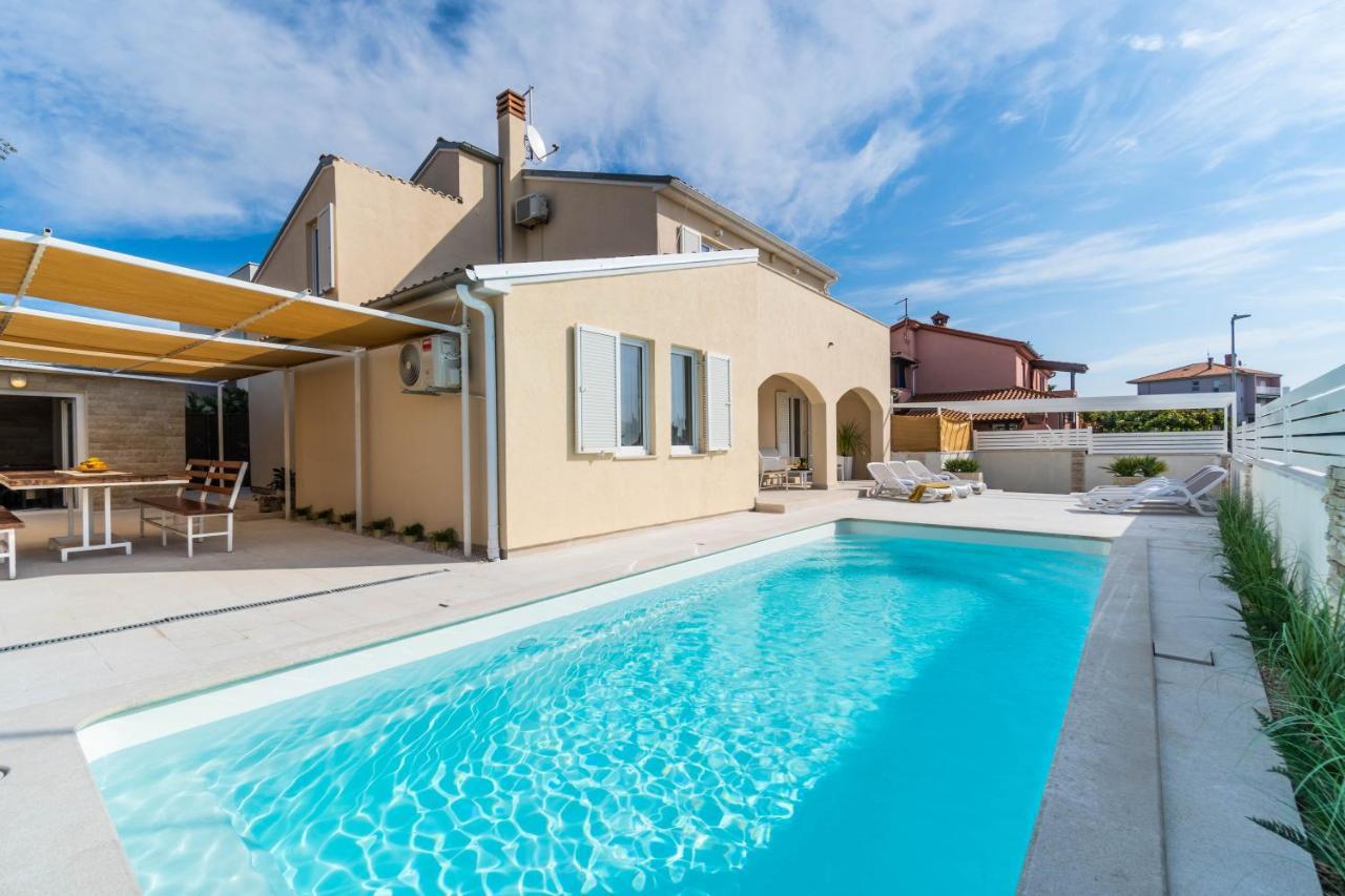 Villa Ostone Pula Bagian luar foto